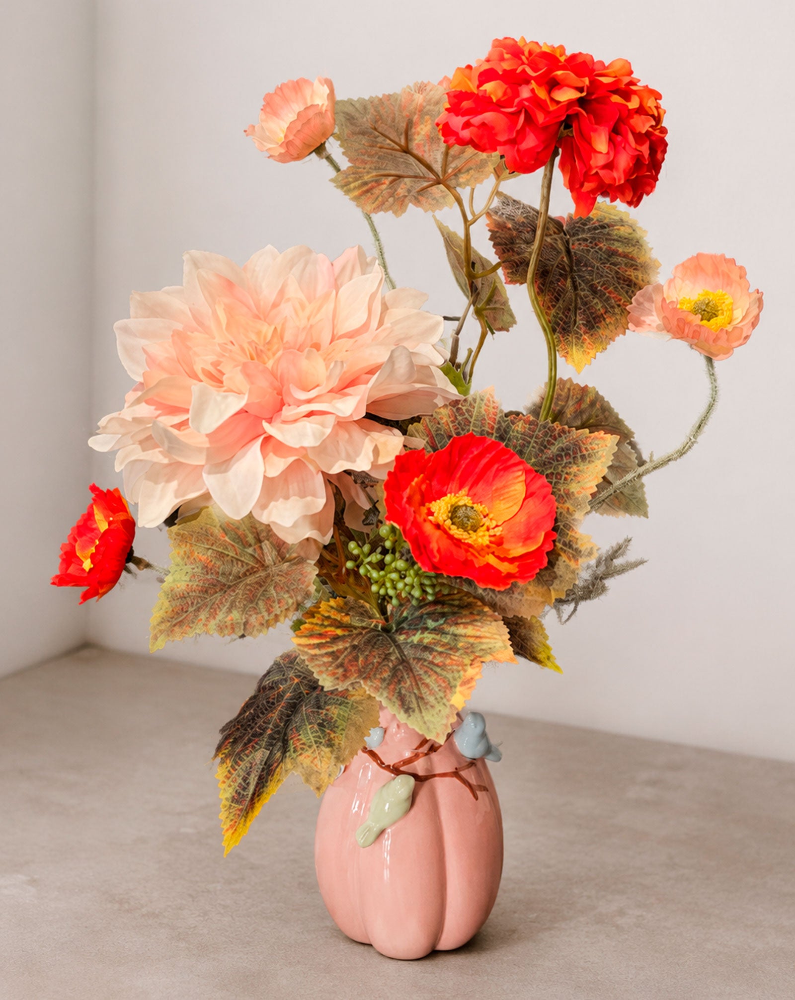 Vaas met kunstbloemen – Decoratieve blikvanger