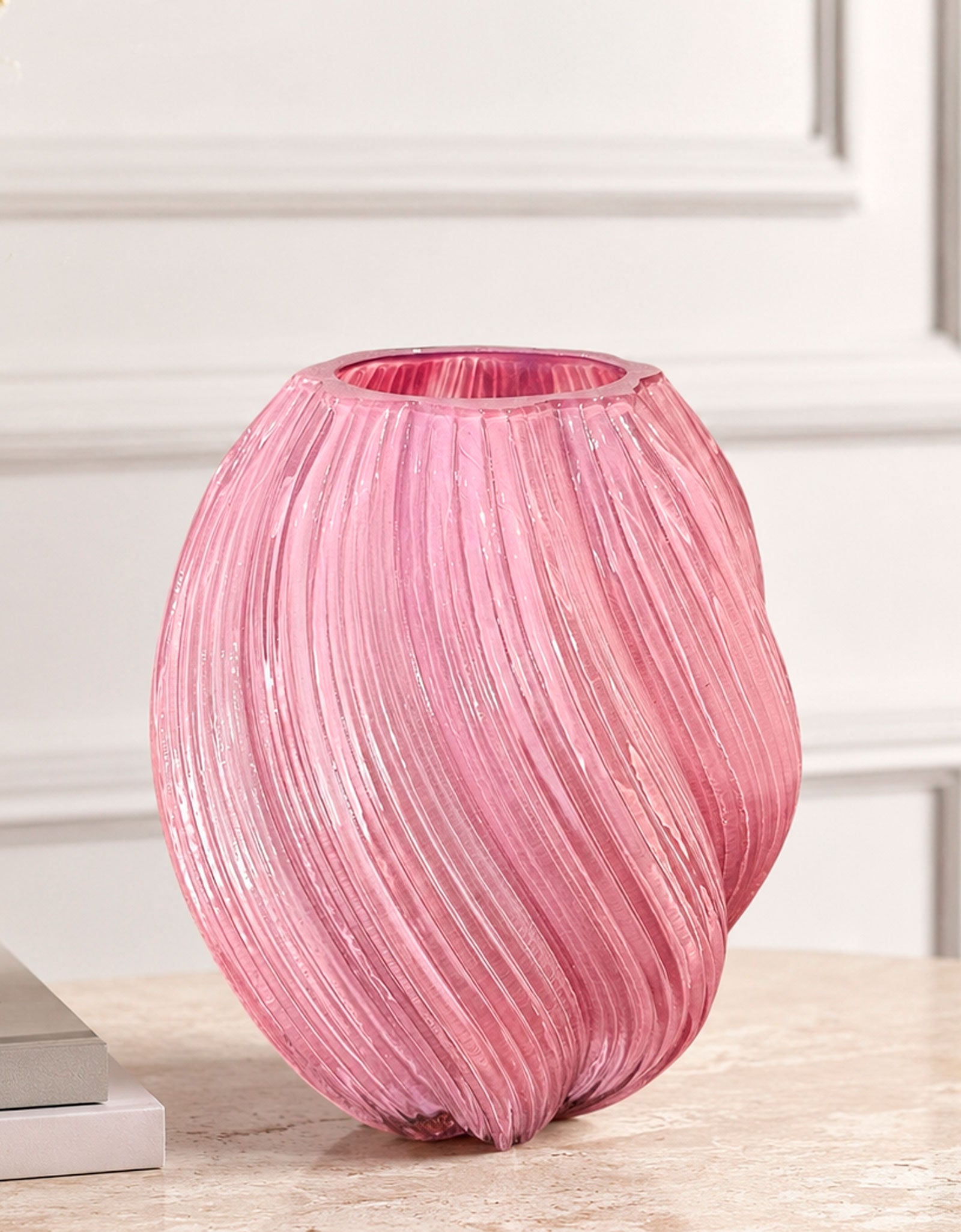 Roze Glazen Vaas met Ribbelpatroon