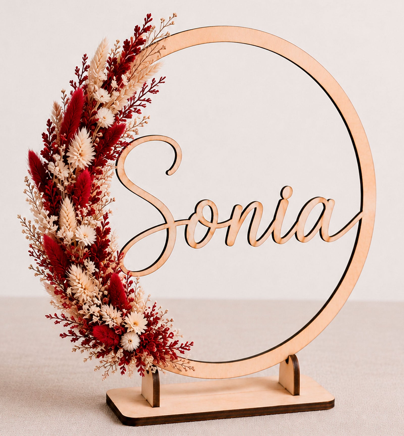 Gepersonaliseerde houten naamkrans met droogbloemen